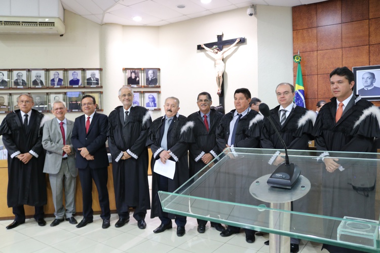 Membros da Corte Eleitoral que aclamaram os eleitos na manhã de hoje