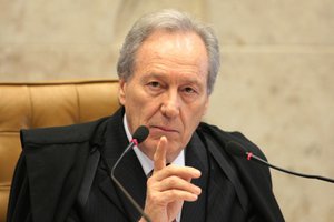 Só Judiciário pode oferecer perdão judicial e discutir regime de cumprimento de pena, diz ministro Ricardo Lewandowski, do STF. (Foto: reprodução)