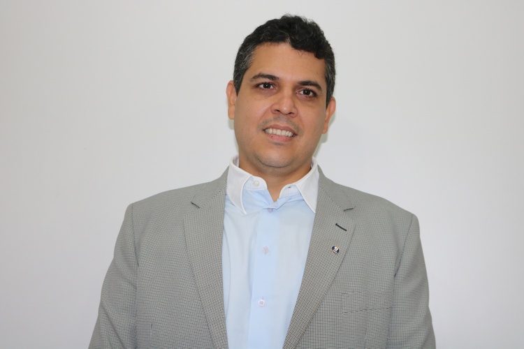 Juiz Heliomar Rios da Vara Agrária de Bom Jesus