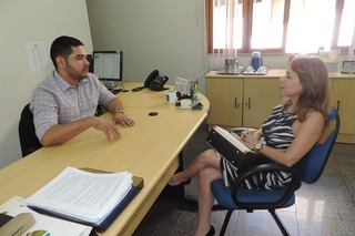Promotora de Justiça Denise Costa Aguiar e o o secretário de Meio Ambiente e Recursos Hídricos, Luiz Henrique de Sousa Carvalho.