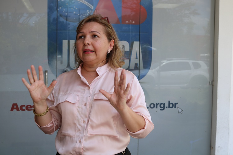 Advogada Izabel Carvalho, seccional de Floriano