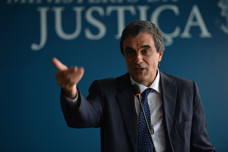 EX-MINISTRO E AGU DE DILMA TENTOU 