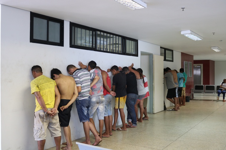 Presos à espera das audiências  de custódia