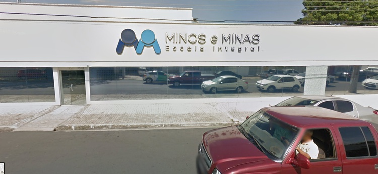 A escola Minos e Minas fica localizada no bairro Ilhotas