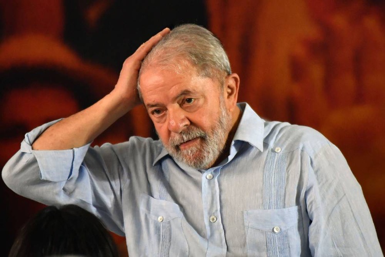 O ex-presidente Luiz Inácio Lula da Silva (PT), que foi proibido de deixar o país
