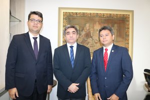 Presidente da OAB/P, Chico Lucas, Corregedor Geral  de Justiça Ricardo gentil e o advogado Sepúlveda da Relações Institucionais da OAB/PI (Foto: TELSÍRIO ALENCAR/PAUTAJUDICIAL)