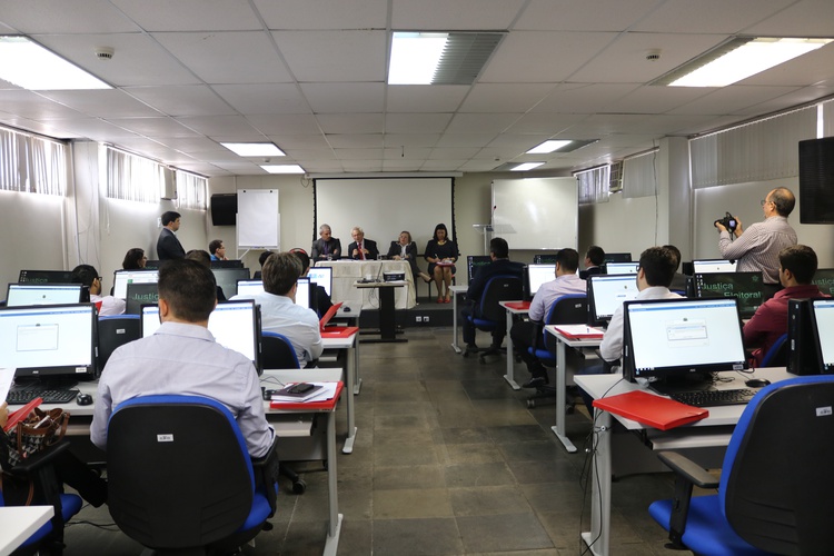 Sala de capacitação do TRE/PI