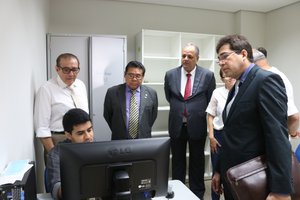 Visitando a central de identificação da central de inquéritos (Foto: TELSÍRIO ALENCAR/PAUTAJUDICIAL)