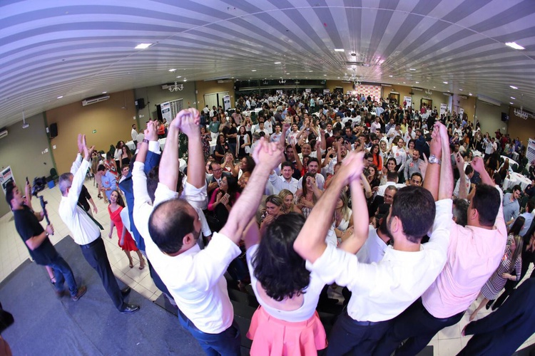 Integrantes e apoiadores da chapa OAB Aberta lotam Atlantic City em evento de lançamento.