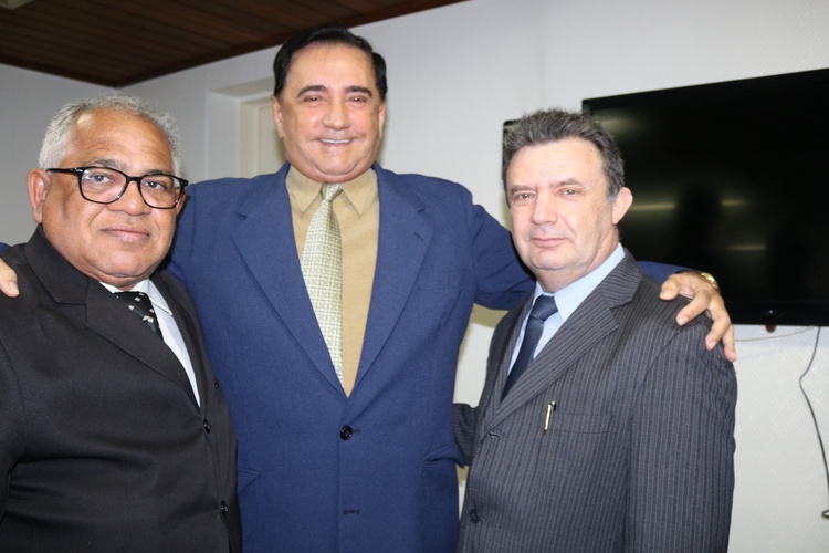 Desembargadores Fernando Lopes Neto e Hilo de Almeida Sousa prestigiaram a posse de Brandão de Carvalho