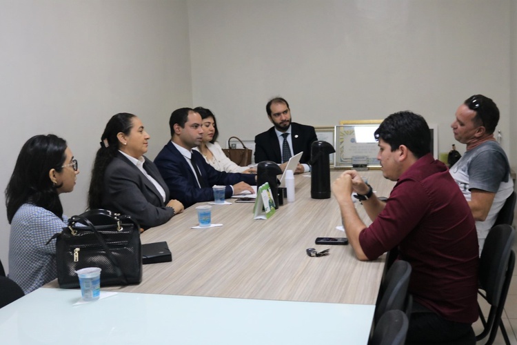 Os motoristas do Uber na sede da OAB/PI