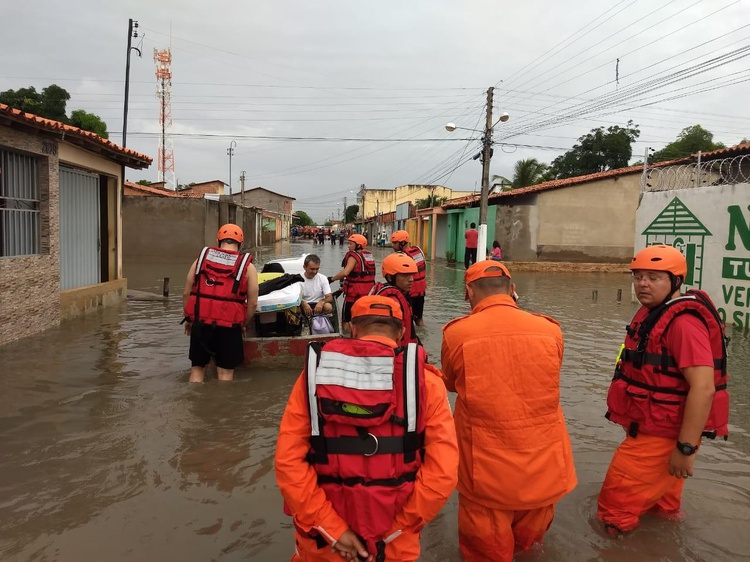 Corpo de Bombeiros intensifica ações e socorre desabrigados pela chuva em Parnaíba