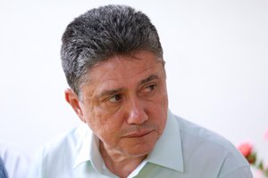 Prefeito Marcos Elvas revoga publicação que faria reforma em escola de parentes (Foto: Lucas Dias/GP1)