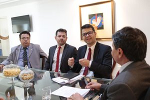 Diretor do Interpi Chico Lucas e o governador Wellington Dias em audiência no palácio de kanark (Foto: Divulgação)