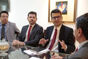 Diretor do Interpi Chico Lucas e o governador Wellington Dias em audiência no palácio de kanark (Foto: Divulgação)