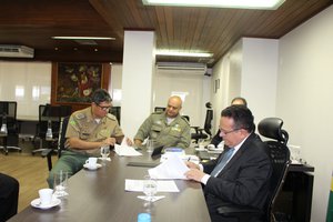 TJ-PI e PM firmam convênio para que militares da reserva remunerada atuem na segurança patrimonial e PMs da ativa retornem a quartéis (Foto: Divulgação)