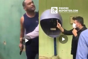 Hartonio Bandeira aparece com a carteira da OAB na mão. O advogado escreveu em suas redes sociais que queria apenas ter acesso a documentos na delegacia, mas foi impedido pelo policial armado. (Foto: Reprodução)