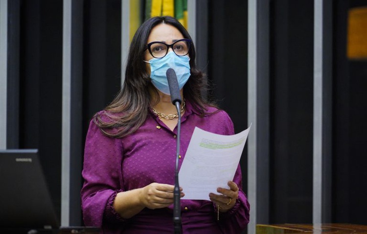 “O Brasil não pode abandonar os órfãos da Covid”, afirma Rejane Dias em Projeto de Lei