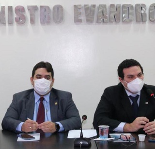 Presidente da Comissão das Prerrogativas da OAB/PI, Marcus Nogueira e Celso Barros, Presidente da OAB/PI