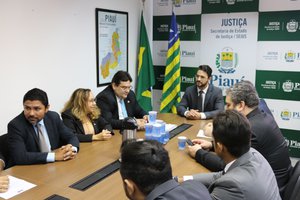 OAB-PI solicita que policiais penais usem câmeras no fardamento e a criação da Corregedoria da Polícia Penal do PI, em reunião com secretário de Justiça (Foto: Divulgação)