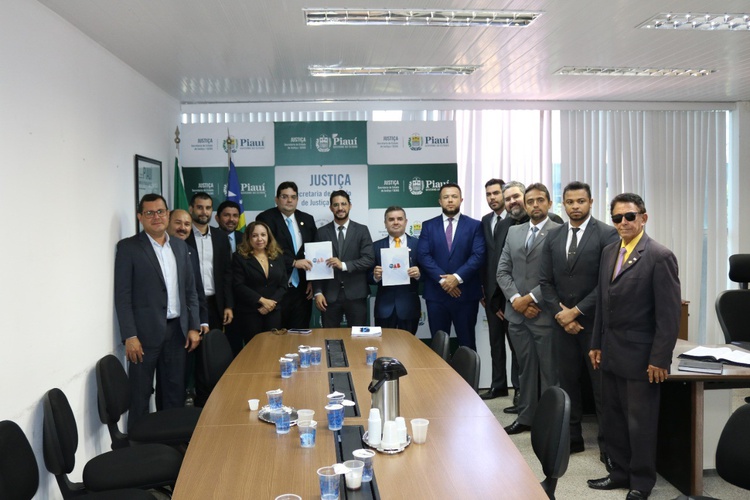 OAB-PI solicita que policiais penais usem câmeras no fardamento e a criação da Corregedoria da Polícia Penal do PI, em reunião com secretário de Justiça