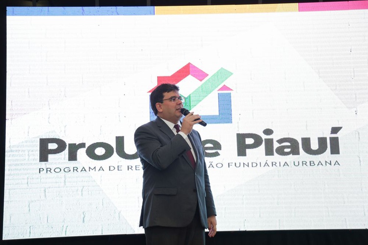 Governador lança programa para regularizar 50 mil imóveis em Teresina