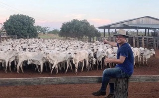 Avião com 400kg de drogas invade fazenda do cantor sertanejo Leonardo