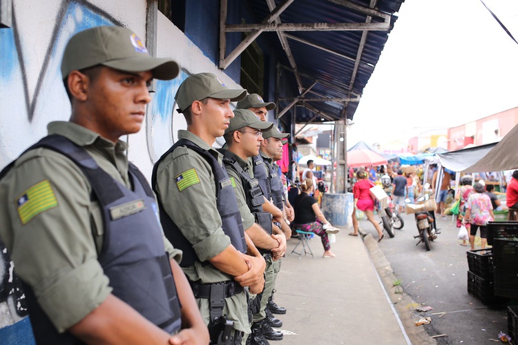 PM-PI reforça policiamento ostensivo em vários pontos de Teresina com estágio operacional de alunos do CEP