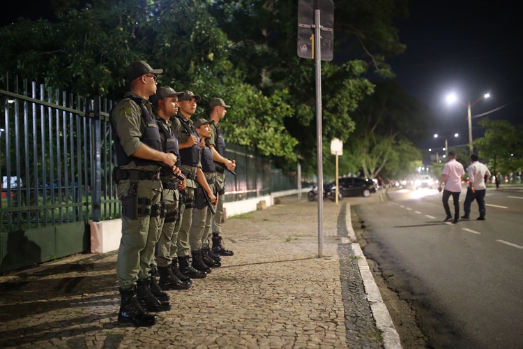PM-PI reforça policiamento ostensivo em vários pontos de Teresina com estágio operacional de alunos do CEP