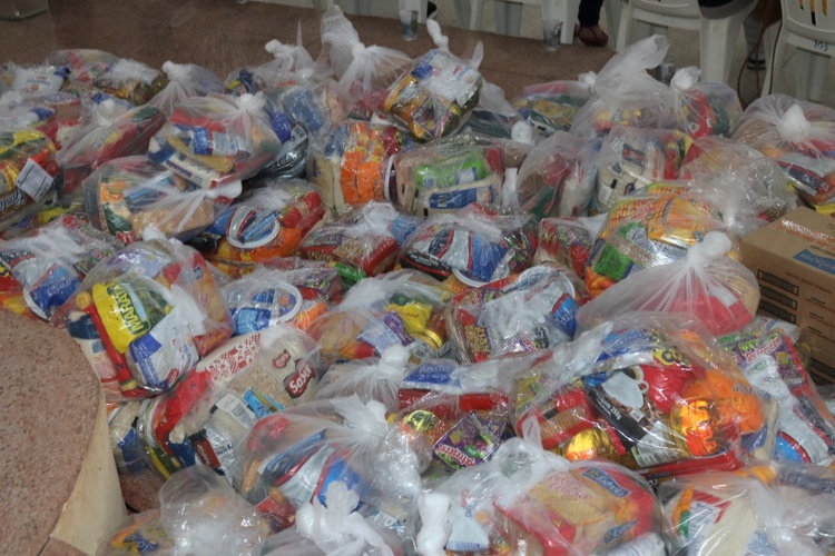 Comissão de Cidadania da OAB-PI distribui cestas básicas e promove palestras para moradores em Teresina