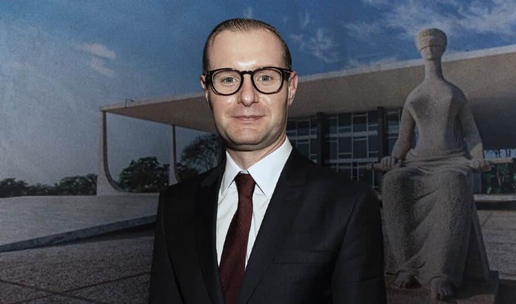 Cristiano Zanin é indicado para vaga no STF.