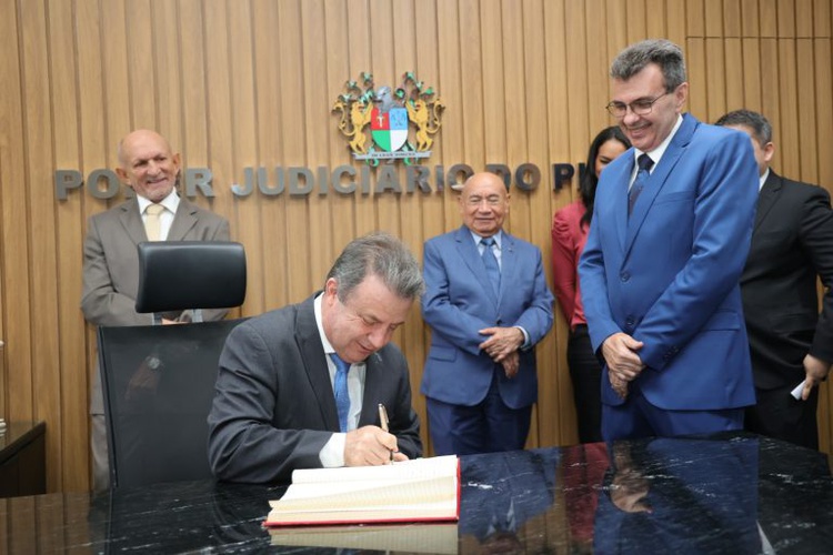 Magistrado João Gabriel Baptista toma posse como desembargador do TJ-PI
