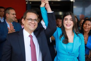 Advogado Raimundo Júnior e Raylena Alencar (Foto: Lucas Dias/GP1)