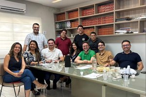 Celso Neto e o pseudo grupo (Foto: Reprodução)