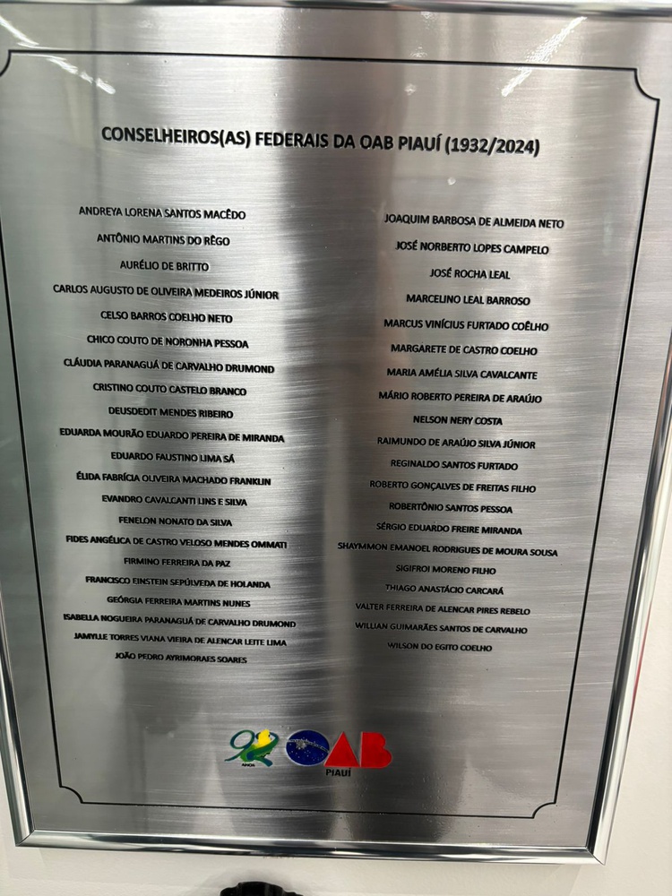Celso altera número de Conselheiros para homenagem apaniguado em placa