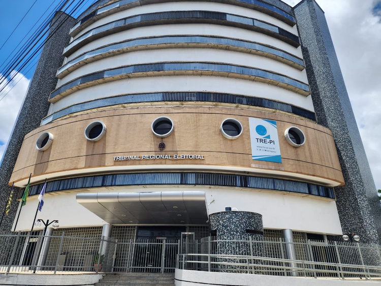 Tentativa de emplacar juiz substituto no TRE/PI cria controvérsias.