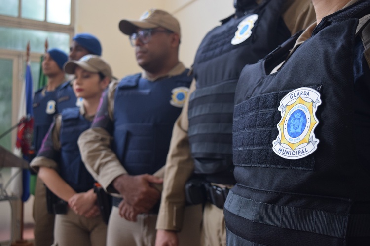 Guardas municipais podem exercer ações de segurança, decide STF