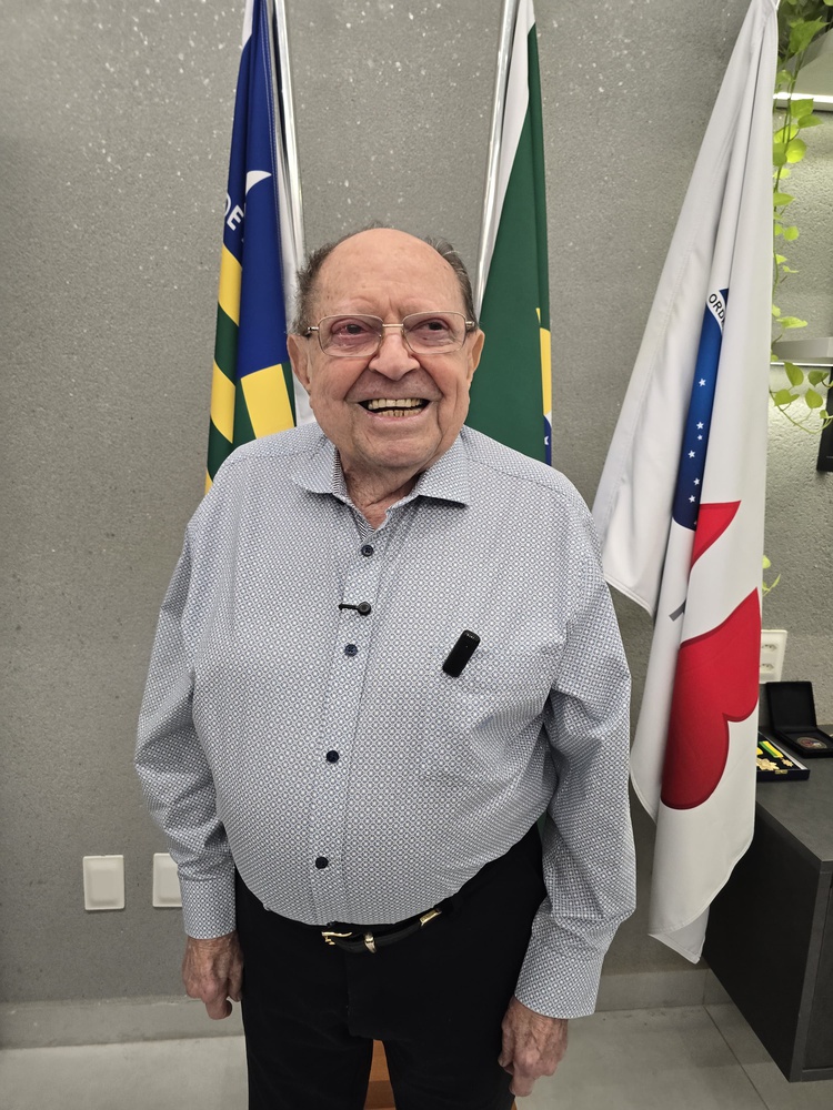 Luiz Gonzaga Viana, Ex-Presidente da OAB-PI, Entrega Livros à Ordem em Encontro com Atual Gestão