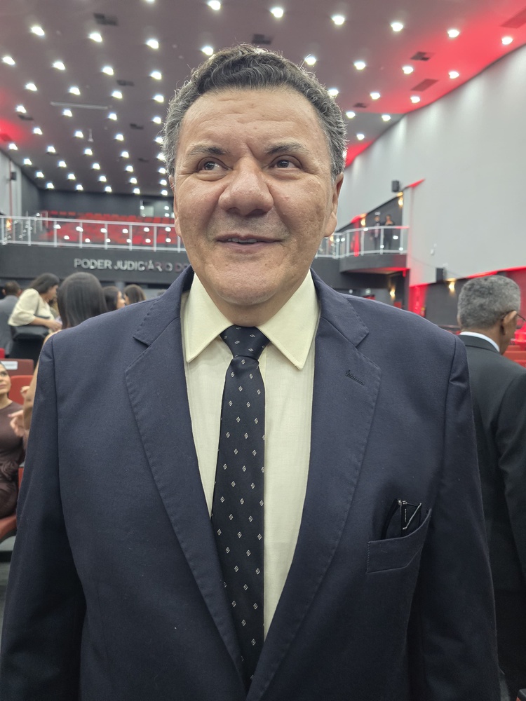 Desembargador Federal Roberto Veloso .