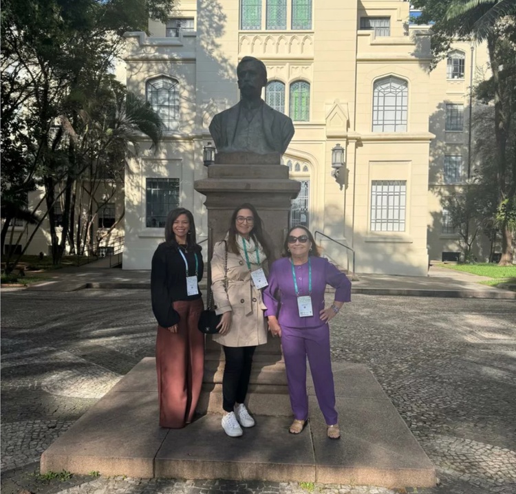 professora Tânia Sampaio; a pró-reitora executiva de Administração e coordenadora de Ensino, Pesquisa e Extensão do mesmo centro, professora Elmira Paulo; e a médica radiologista Dra. Lara Medeiros