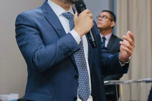 Advogado Mário Basílio apresenta propostas em encontro com candidatos a desembargador do TJ-PI (Foto: Divulgação)