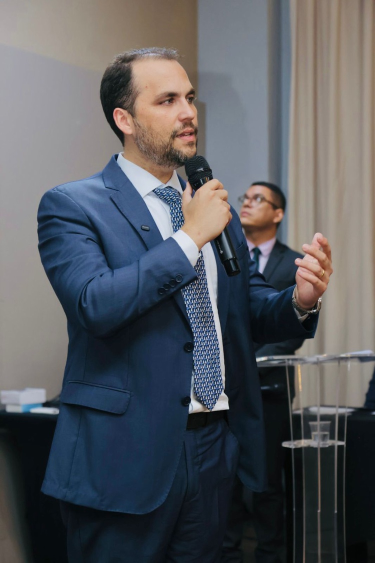 Advogado Mário Basílio apresenta propostas em encontro com candidatos a desembargador do TJ-PI