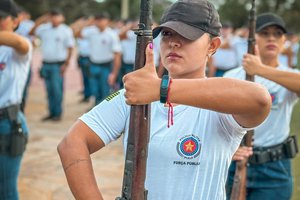 PMPI realiza entrega do primeiro uniforme de instrução a nova turma do Curso de Formação de Soldados nesta segunda-feira (18) (Foto: Divulgação)