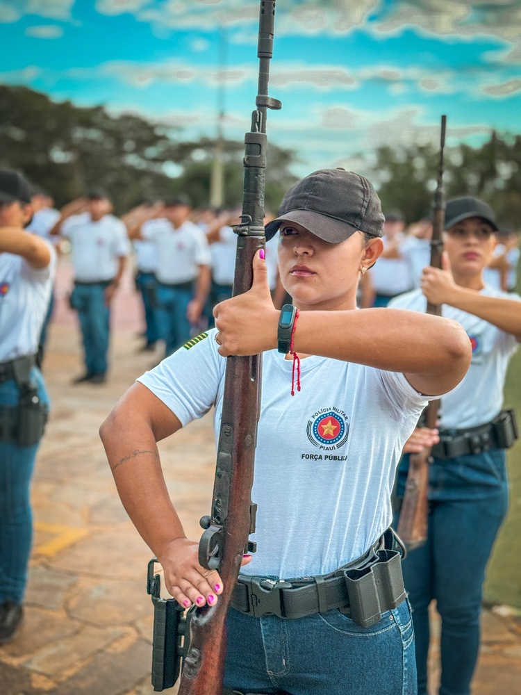 PMPI realiza entrega do primeiro uniforme de instrução a nova turma do Curso de Formação de Soldados nesta segunda-feira (18)