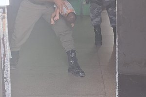 Policial Militar salva bebê engasgado durante plantão no 17º BPM, em Teresina (Foto: Divulgação)