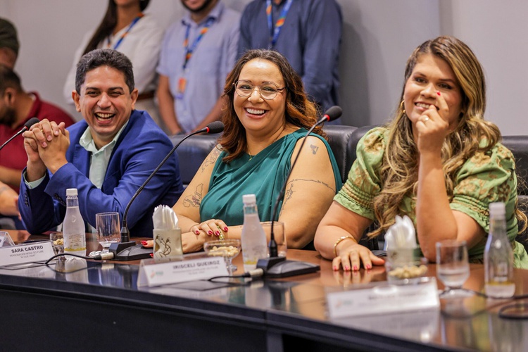 Rafael Fonteles recebe elenco do Ai Que Vida e anuncia sequência do filme