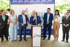 Governador em exercício entrega 700 registros de imóveis em Santa Filomena nesta quarta (14) (Foto: Divulgação)