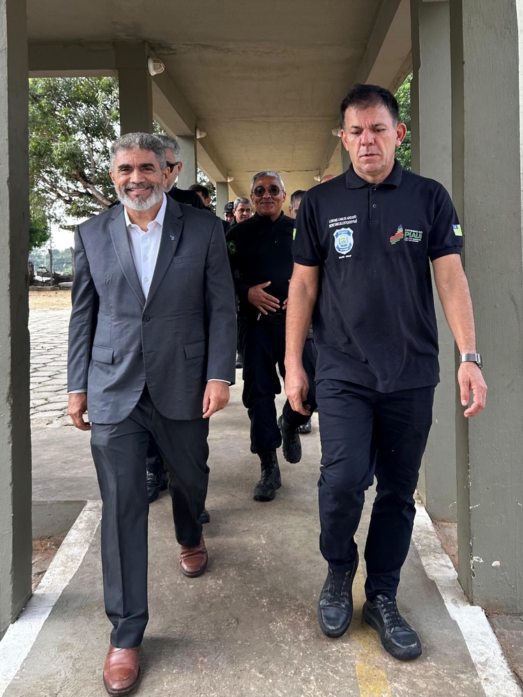 Secretários Antônio Luiz Carlos  Augusto visitam unidades prisionais