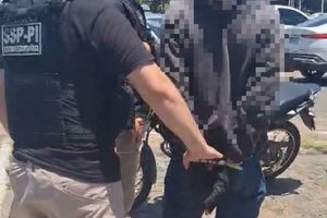 SSP-PI prende motociclista por agressão no trânsito após desentendimento durante corrida (Foto: DivulgaçãoSSP-PI prende motociclista por agressão no trânsito após desentendimento durante corrida)