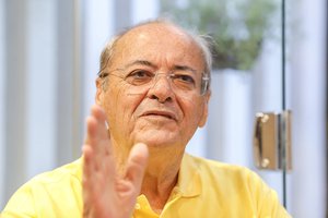 Silvio se afasta aos poucos de Ciro para não piorar sua aprovação (Foto: Reprodução)